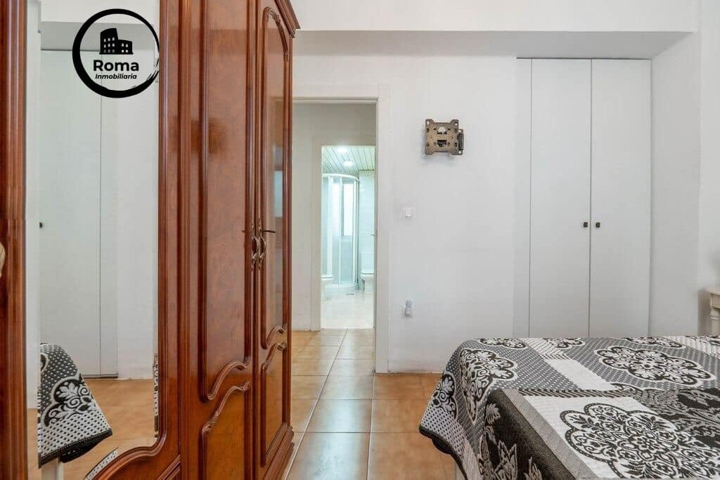 4 bedroom Flat for sale in Granada city - € 265,000 (Ref: 9619427)