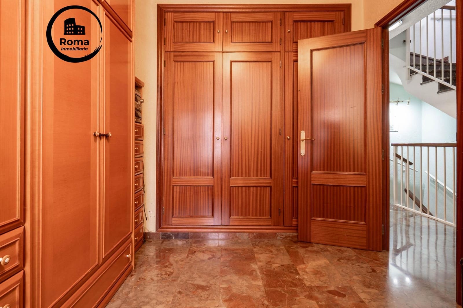 Adosado de 3 habitaciones en Granada ciudad en venta con piscina garaje - 282.000 € (Ref: 9625822)