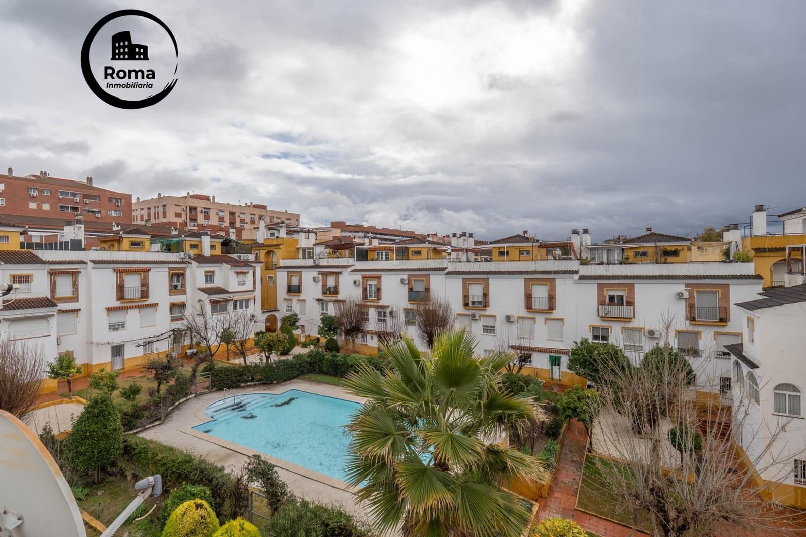 Adosado de 3 habitaciones en Granada ciudad en venta con piscina garaje - 282.000 € (Ref: 9625822)