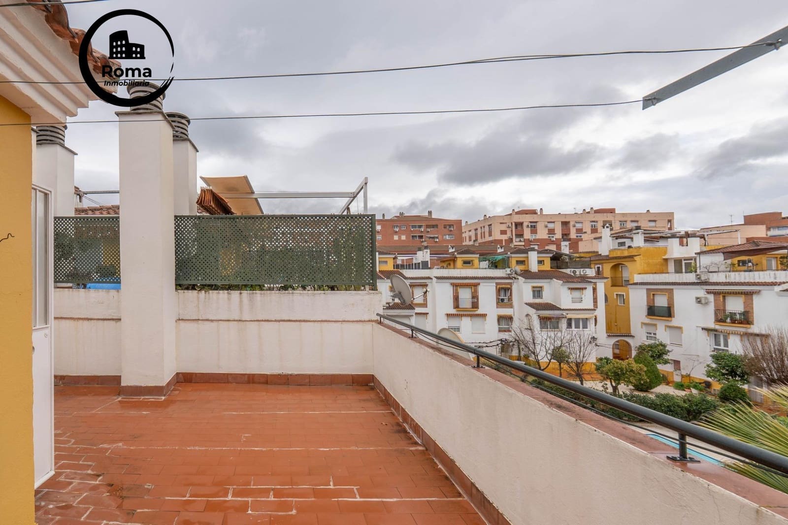 Adosado de 3 habitaciones en Granada ciudad en venta con piscina garaje - 282.000 € (Ref: 9625822)