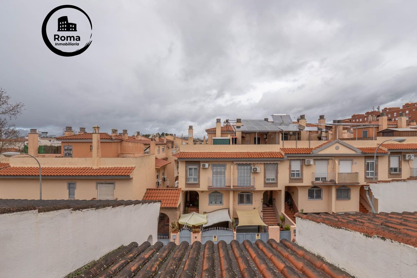 Adosado de 3 habitaciones en Granada ciudad en venta con piscina garaje - 282.000 € (Ref: 9625822)