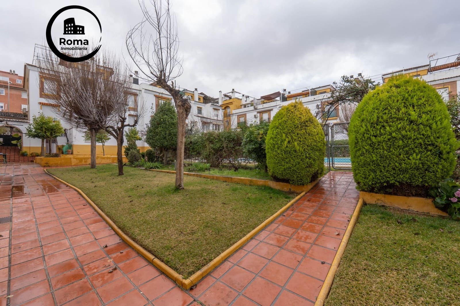Adosado de 3 habitaciones en Granada ciudad en venta con piscina garaje - 282.000 € (Ref: 9625822)