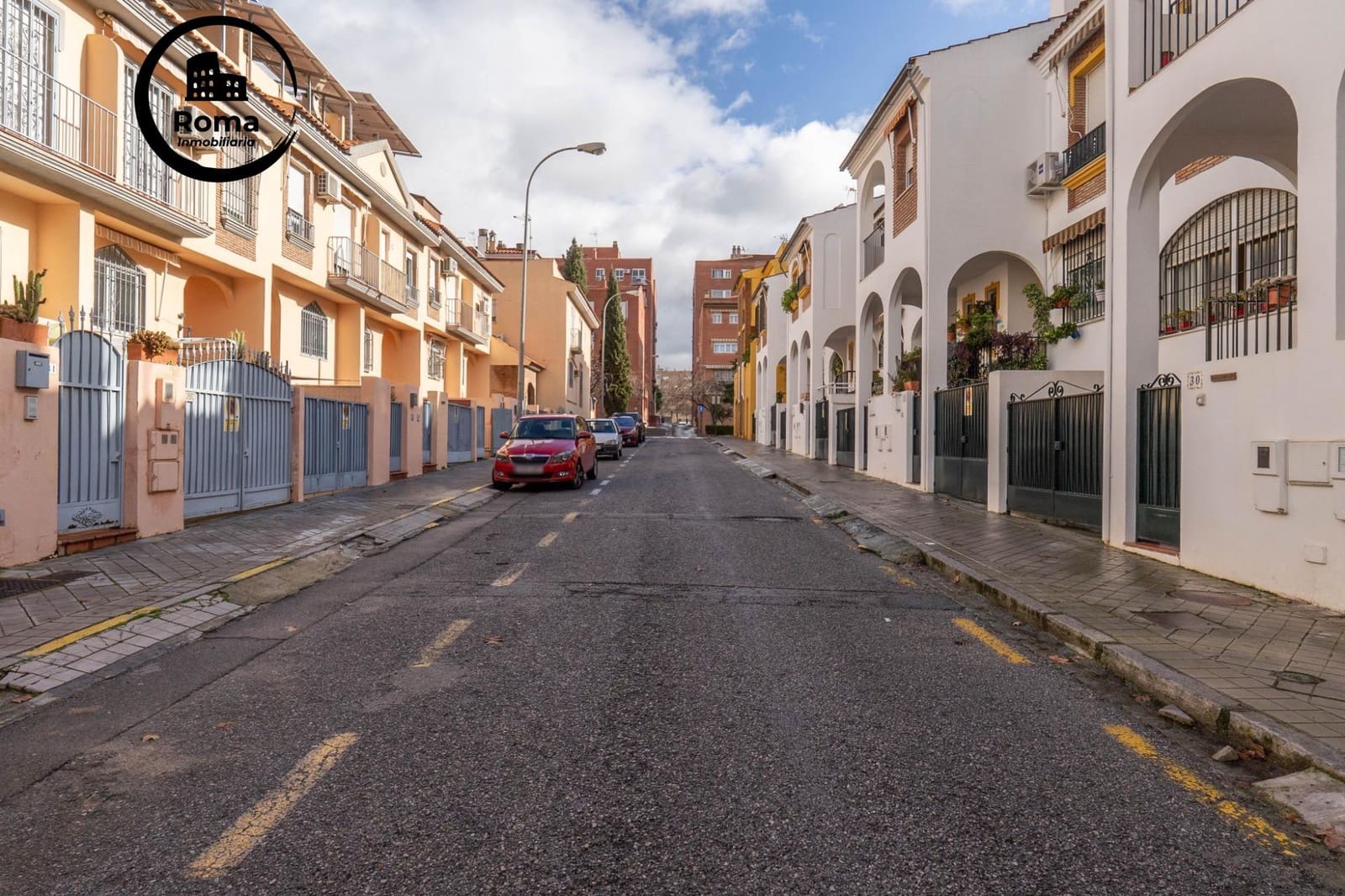 Adosado de 3 habitaciones en Granada ciudad en venta con piscina garaje - 282.000 € (Ref: 9625822)