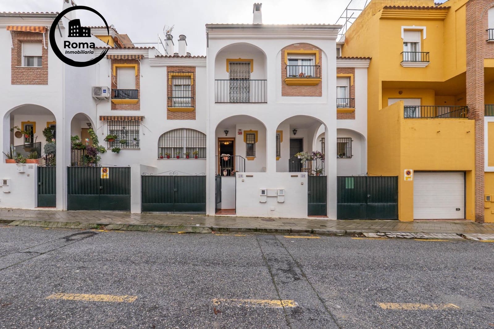 Adosado de 3 habitaciones en Granada ciudad en venta con piscina garaje - 282.000 € (Ref: 9625822)