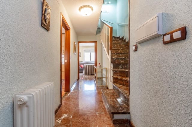 Adosado de 3 habitaciones en Granada ciudad en venta con piscina garaje - 282.000 € (Ref: 9625823)