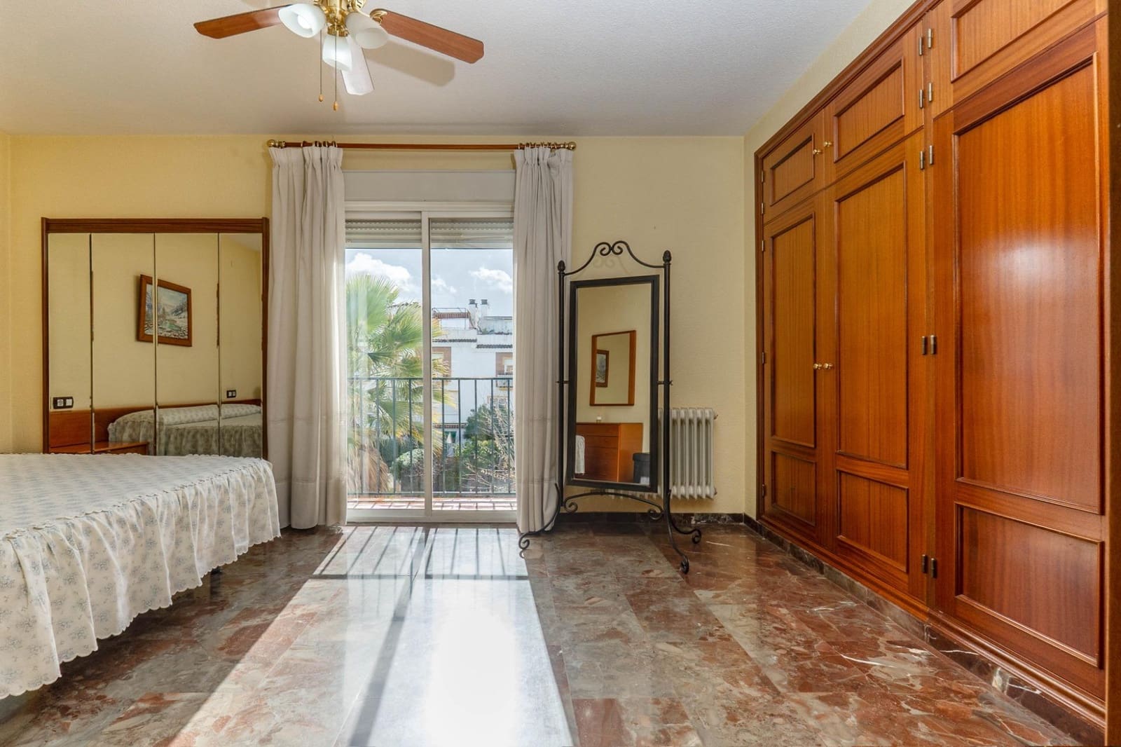 Adosado de 3 habitaciones en Granada ciudad en venta con piscina garaje - 282.000 € (Ref: 9625823)