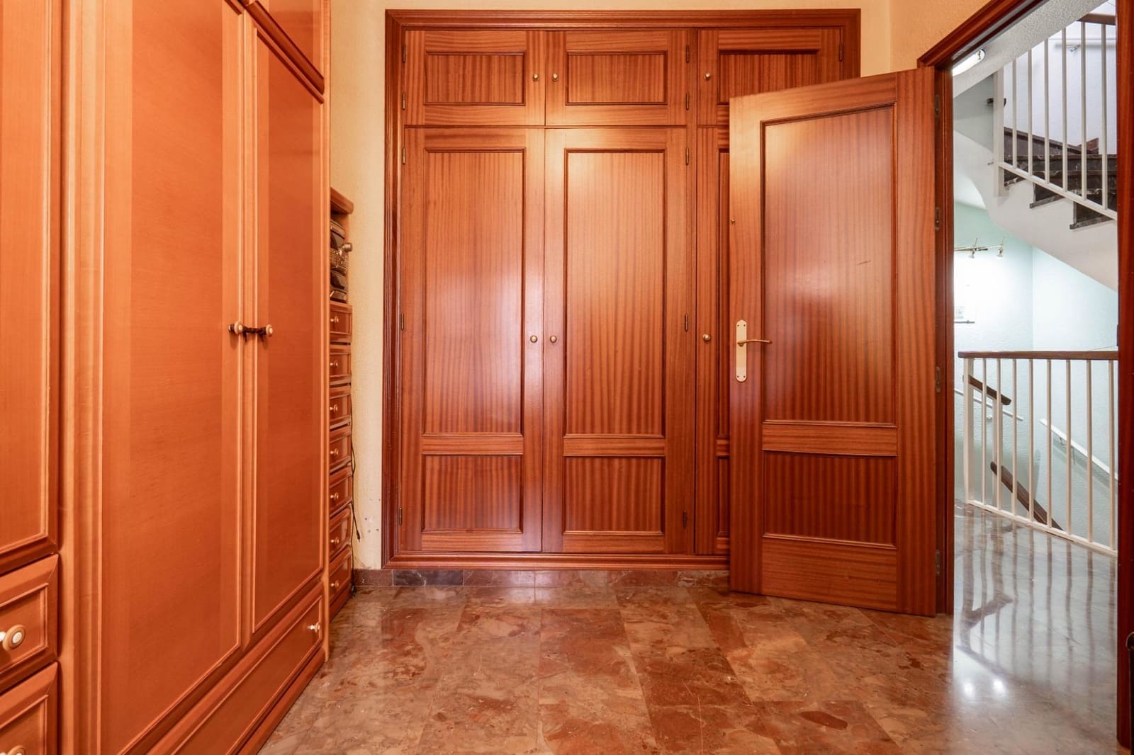 Adosado de 3 habitaciones en Granada ciudad en venta con piscina garaje - 282.000 € (Ref: 9625823)