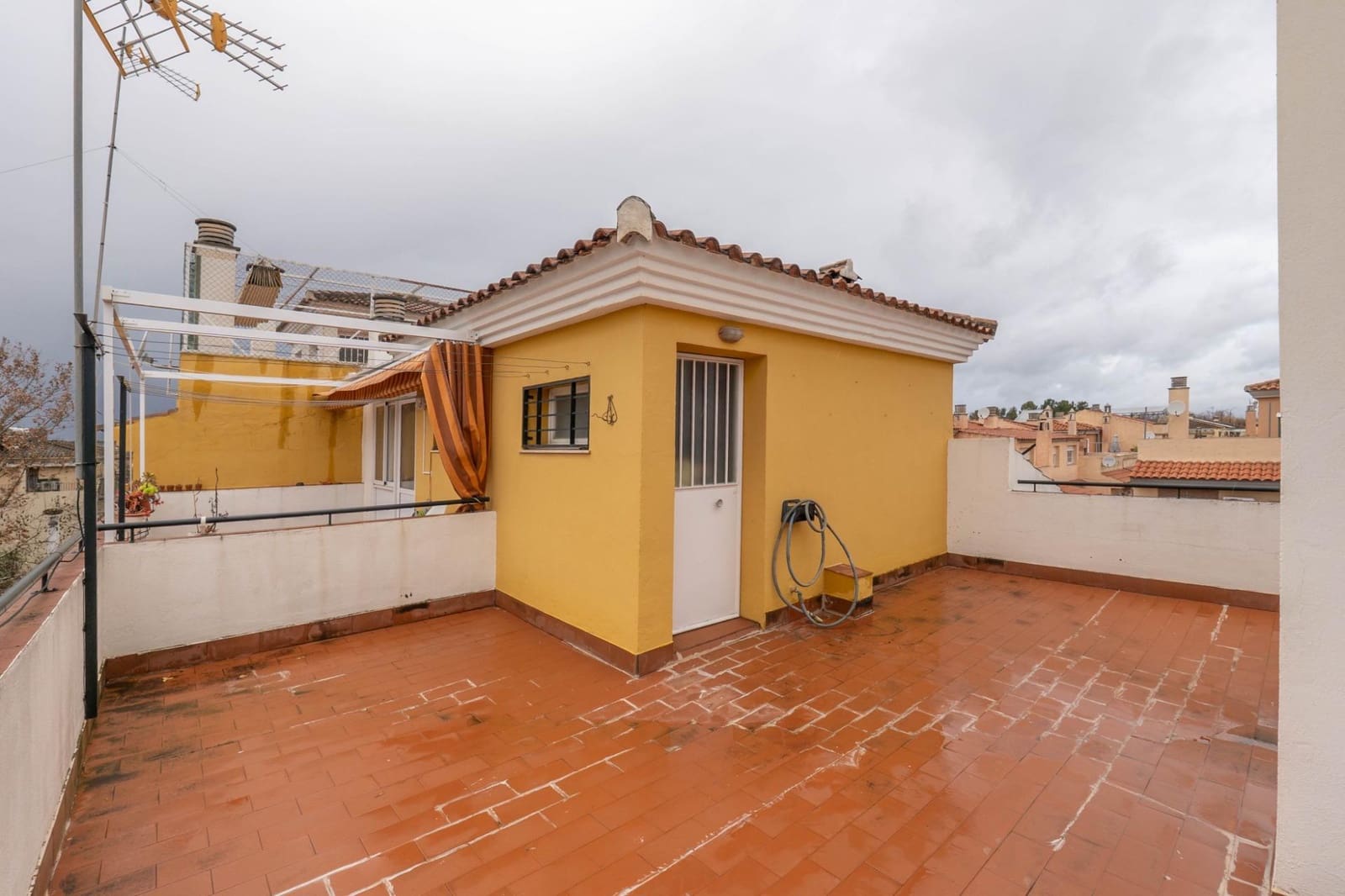 Adosado de 3 habitaciones en Granada ciudad en venta con piscina garaje - 282.000 € (Ref: 9625823)