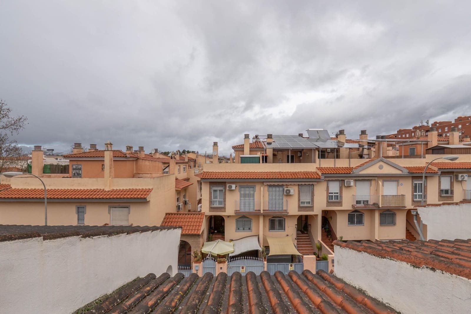 Adosado de 3 habitaciones en Granada ciudad en venta con piscina garaje - 282.000 € (Ref: 9625823)