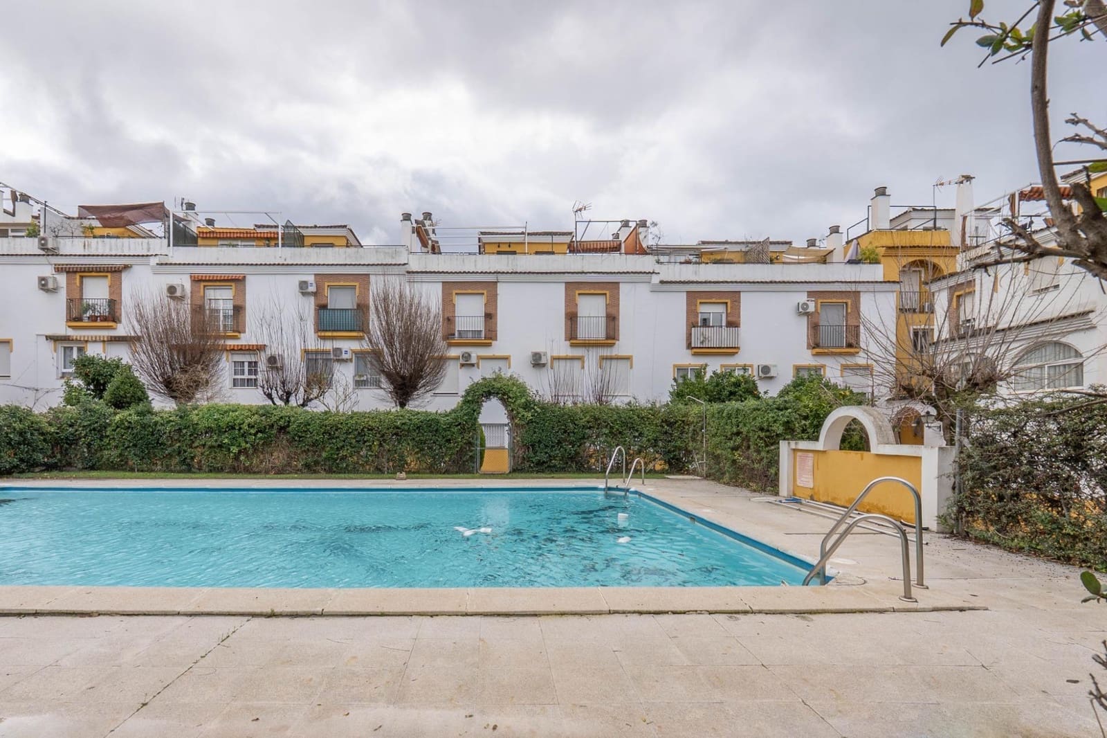 Adosado de 3 habitaciones en Granada ciudad en venta con piscina garaje - 282.000 € (Ref: 9625823)