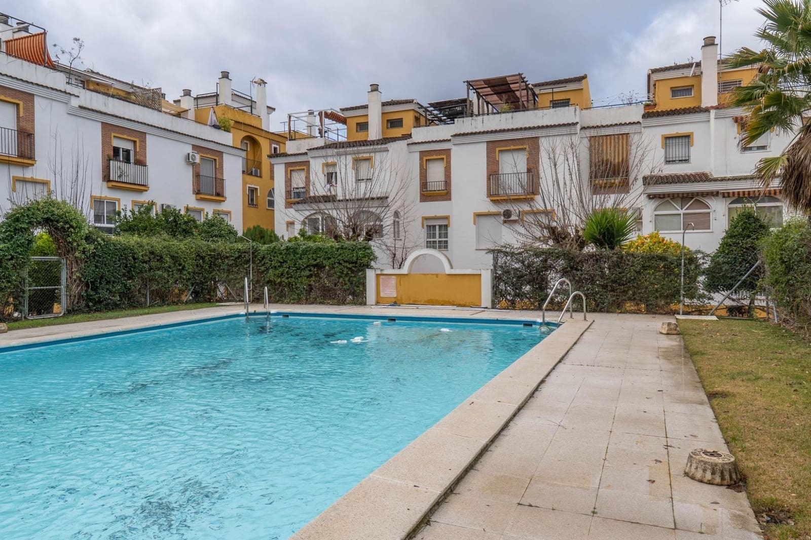 Adosado de 3 habitaciones en Granada ciudad en venta con piscina garaje - 282.000 € (Ref: 9625823)