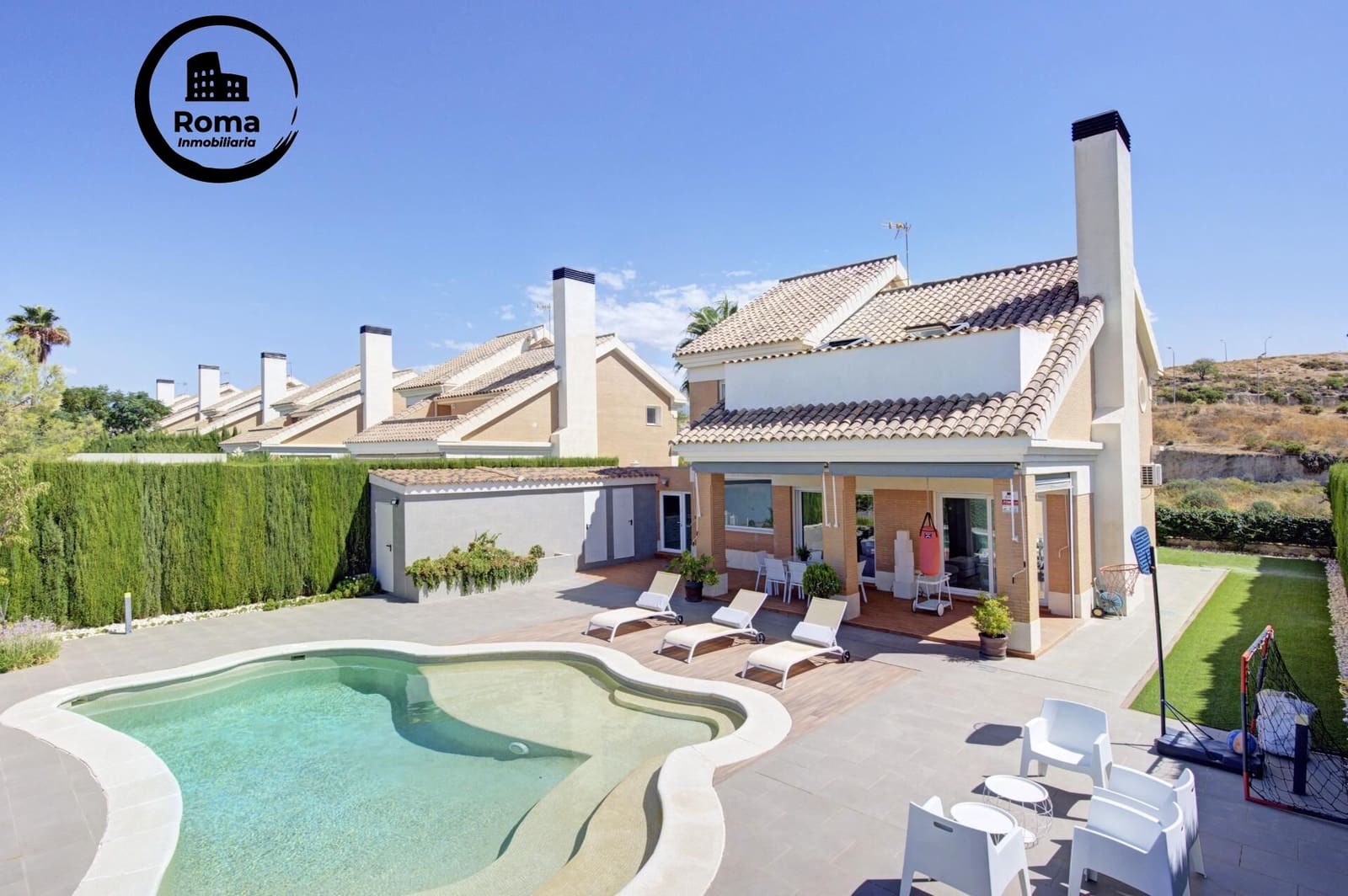 4 bedroom Villa for sale in Otura with pool garage - € 489,000 (Ref: 9625827)