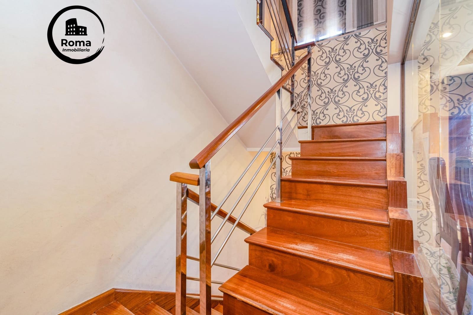 Adosado de 6 habitaciones en Granada ciudad en venta - 385.000 € (Ref: 9625833)