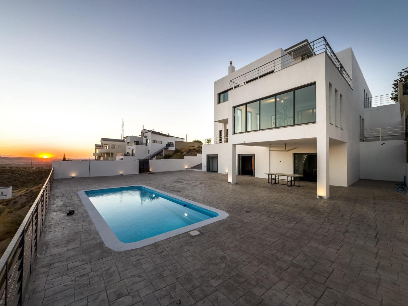 5 sovrum Villa till salu i La Zubia med pool garage - 799 000 € (Ref: 9625837)