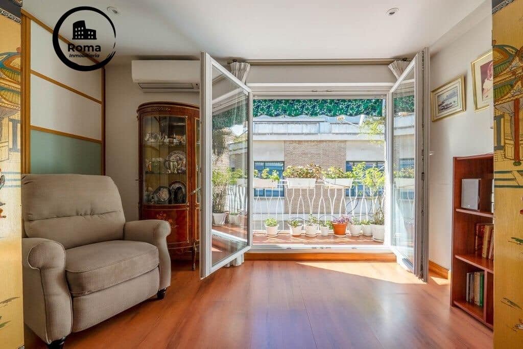 Ático de 4 habitaciones en Granada ciudad en venta - 439.000 € (Ref: 9627717)