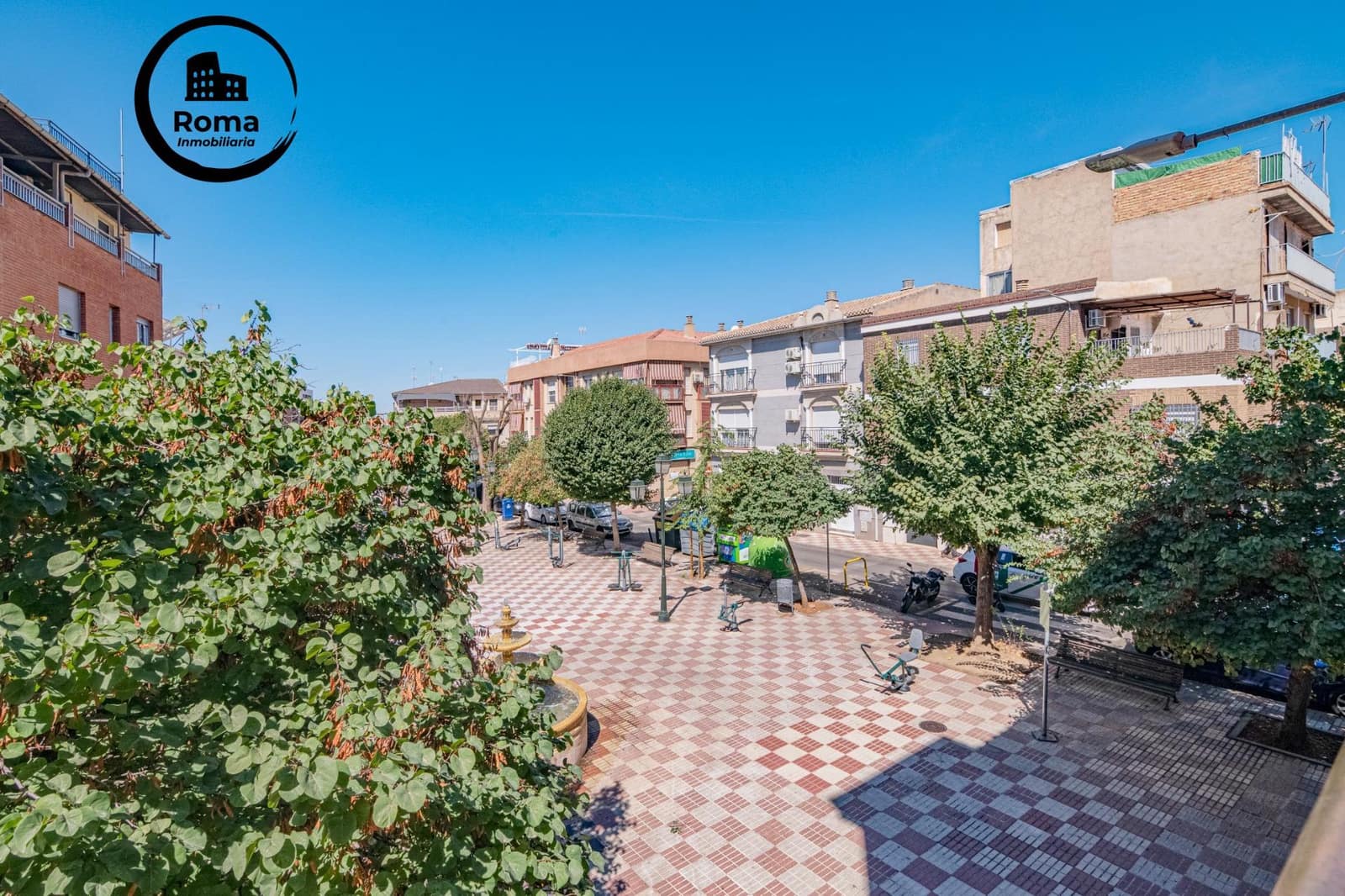 Adosado de 6 habitaciones en Granada ciudad en venta - 385.000 € (Ref: 9627722)