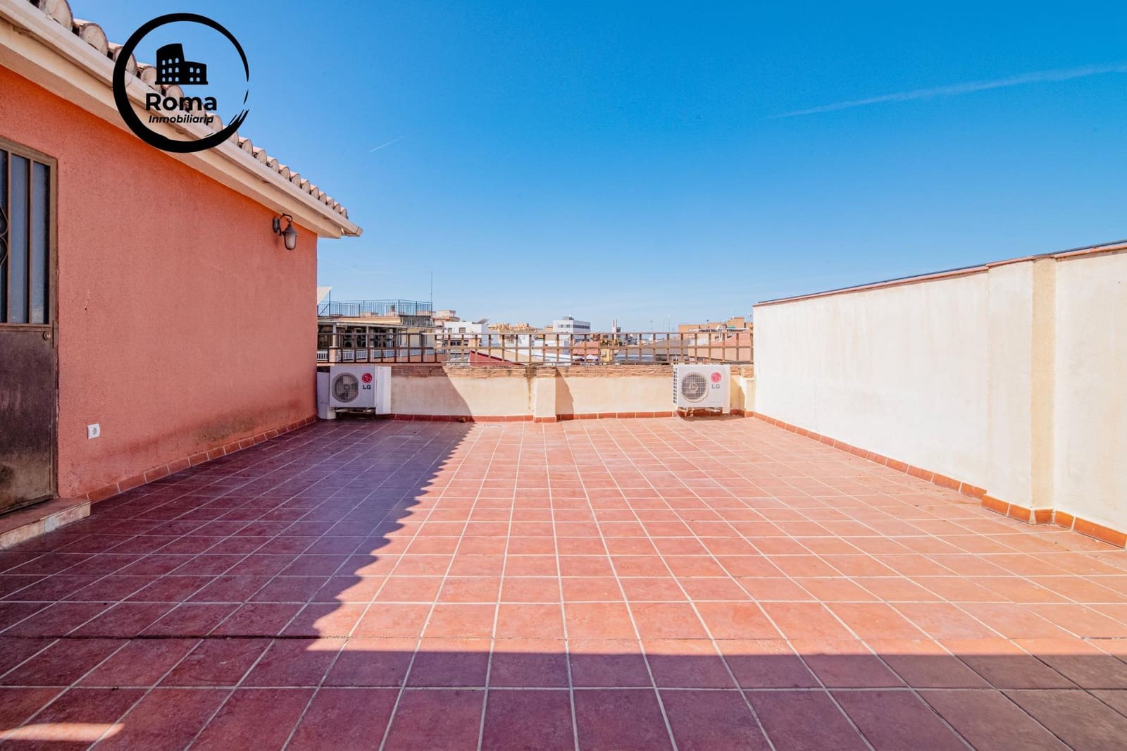 Adosado de 6 habitaciones en Granada ciudad en venta - 385.000 € (Ref: 9627722)