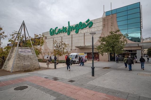 4 Zimmer Wohnung zu verkaufen in Granada Stadt mit Garage - 375.000 € (Ref: 9627723)