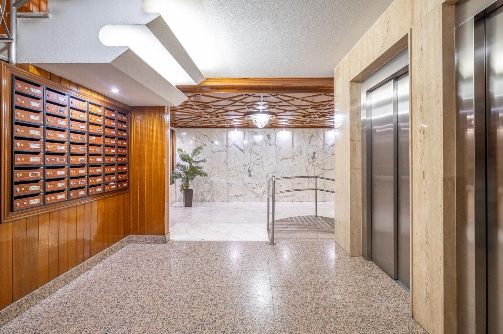 4 Zimmer Wohnung zu verkaufen in Granada Stadt mit Garage - 375.000 € (Ref: 9627723)