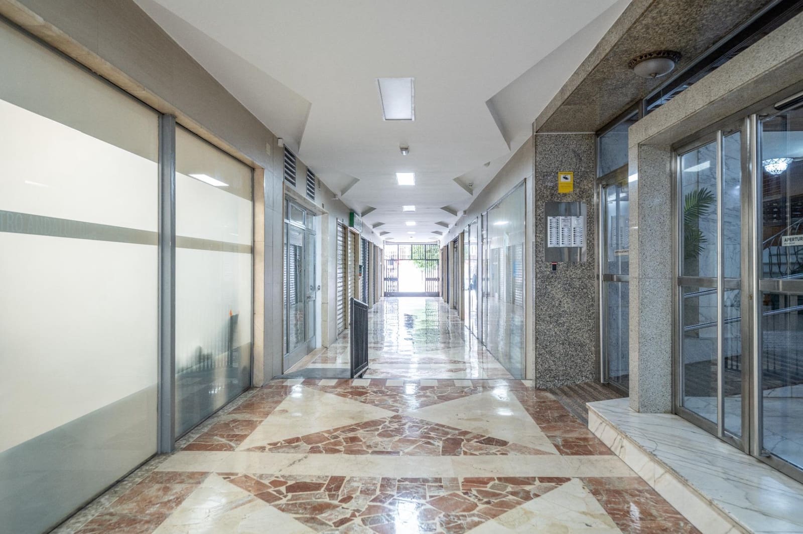 4 Zimmer Wohnung zu verkaufen in Granada Stadt mit Garage - 375.000 € (Ref: 9627723)