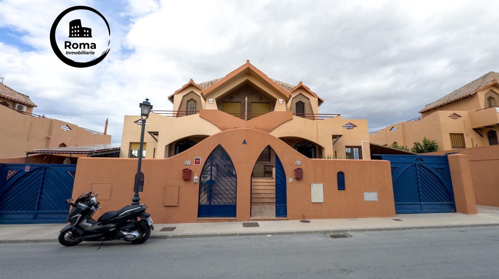 Pareado de 4 habitaciones en Las Gabias en venta con piscina garaje - 385.000 € (Ref: 9627730)