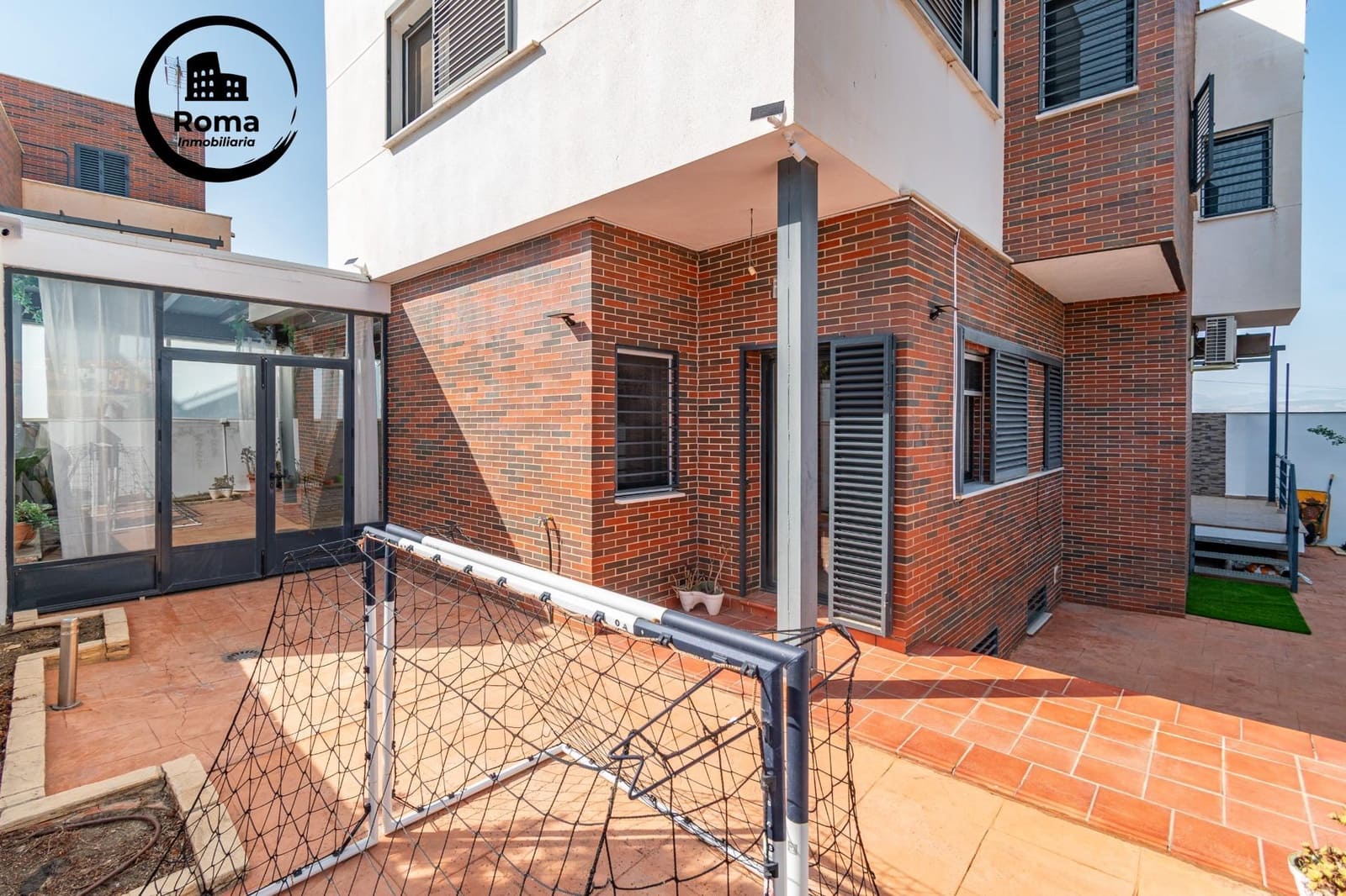 Chalet de 4 habitaciones en Alhendín en venta con piscina garaje - 449.000 € (Ref: 9630165)