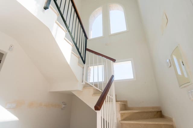 4 sypialnia Willa na sprzedaż w Dílar z basenem garażem - 280 000 € (Ref: 9630168)