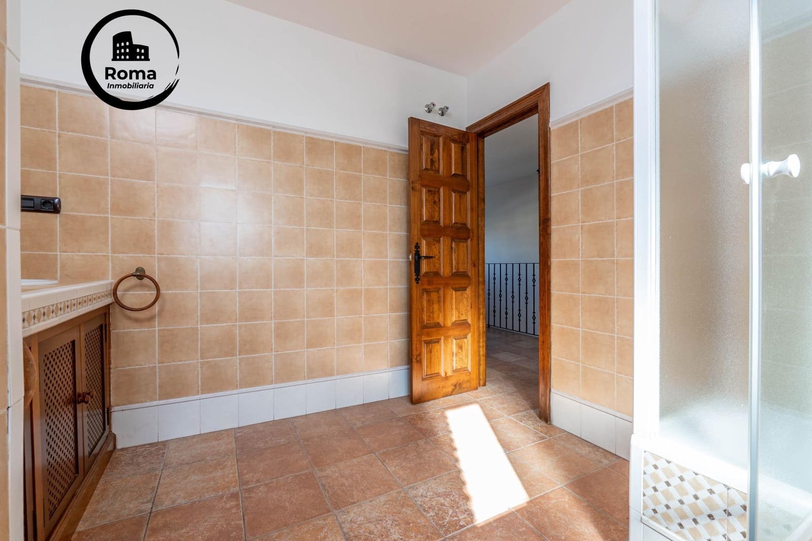 5 bedroom Villa for sale in Santa Fe with pool garage - € 450,000 (Ref: 9630181)