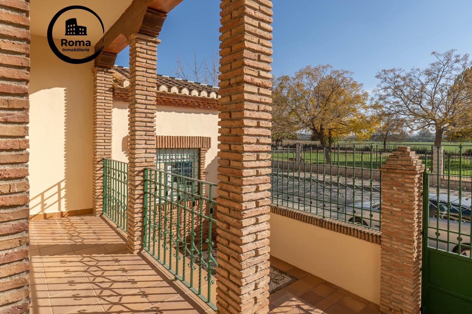 5 bedroom Villa for sale in Santa Fe with pool garage - € 450,000 (Ref: 9630181)