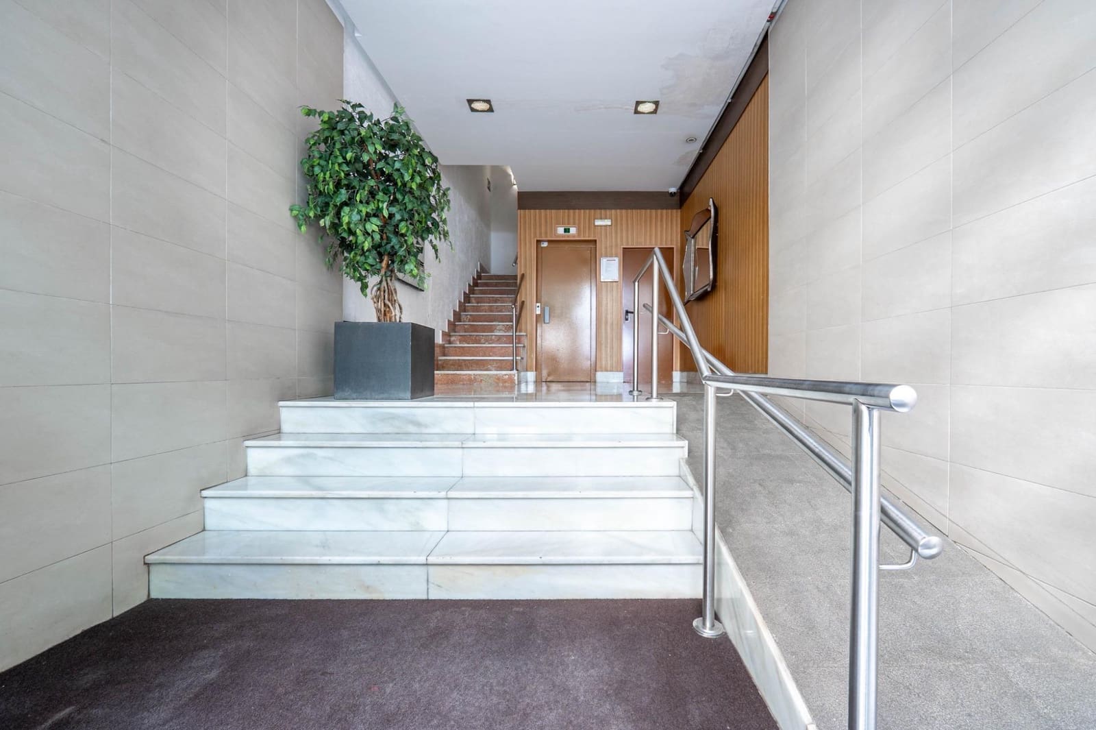 5 slaapkamer Flat te koop in Granada stad - € 460.000 (Ref: 9630195)