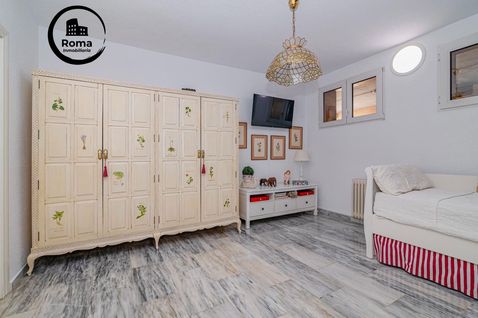 Chalet de 5 habitaciones en Jun en venta con piscina garaje - 279.900 € (Ref: 9630204)