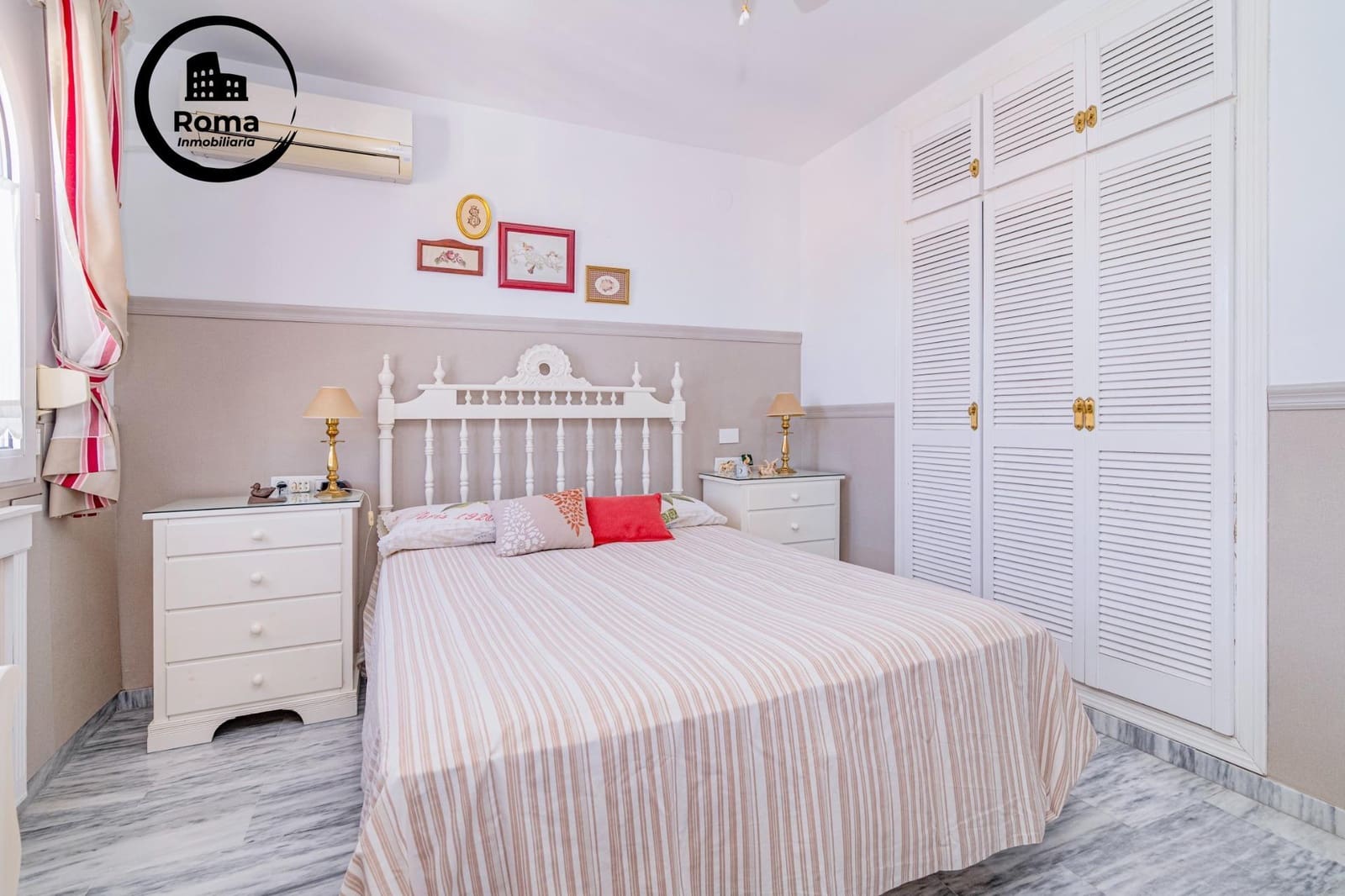 Chalet de 5 habitaciones en Jun en venta con piscina garaje - 279.900 € (Ref: 9630204)