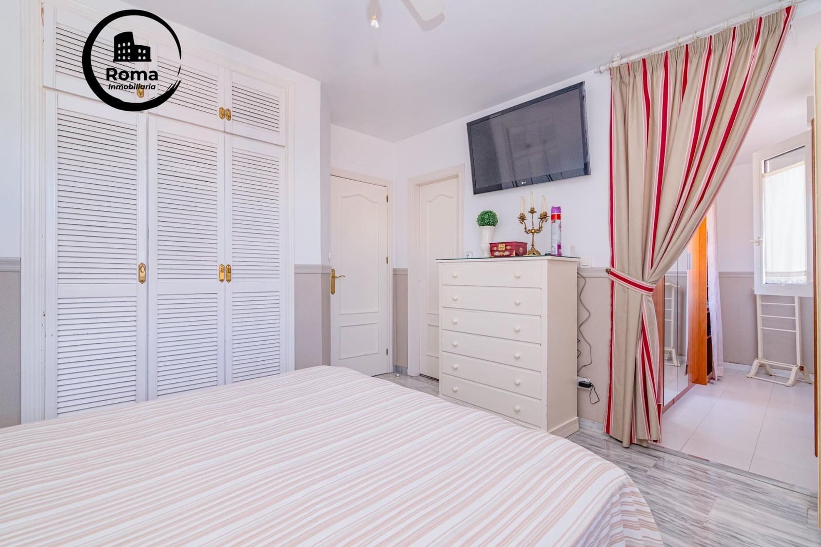 Chalet de 5 habitaciones en Jun en venta con piscina garaje - 279.900 € (Ref: 9630204)