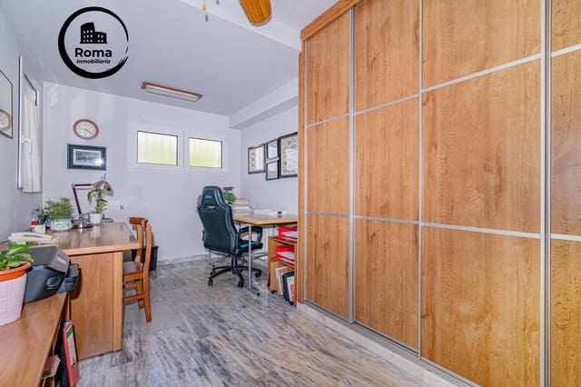 Chalet de 5 habitaciones en Jun en venta con piscina garaje - 279.900 € (Ref: 9630204)