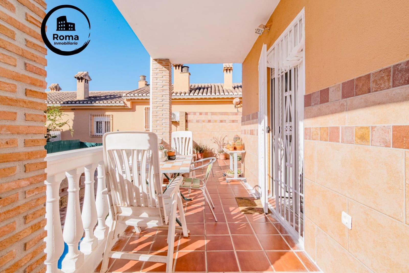 Chalet de 5 habitaciones en Jun en venta con piscina garaje - 279.900 € (Ref: 9630204)