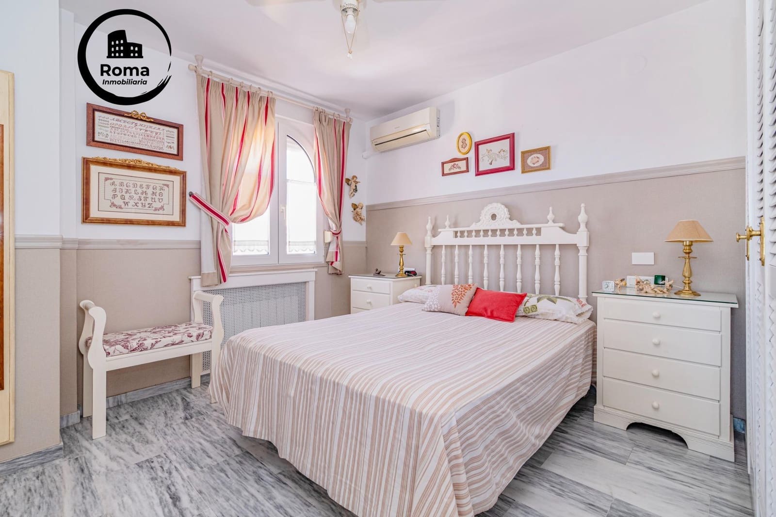 Chalet de 5 habitaciones en Jun en venta con piscina garaje - 279.900 € (Ref: 9630204)