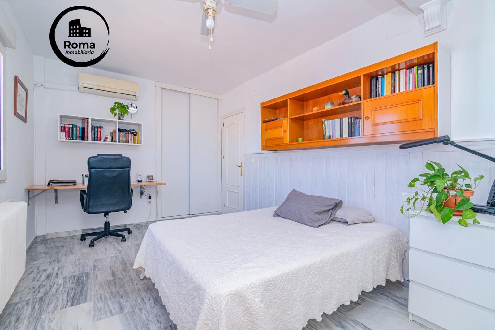 Chalet de 5 habitaciones en Jun en venta con piscina garaje - 279.900 € (Ref: 9630204)