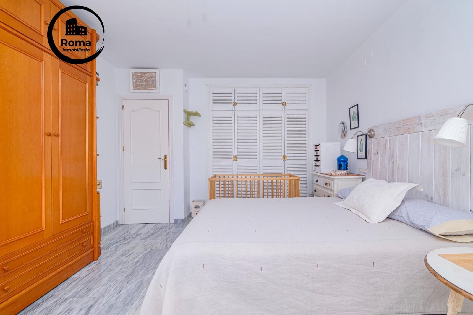 Chalet de 5 habitaciones en Jun en venta con piscina garaje - 279.900 € (Ref: 9630204)