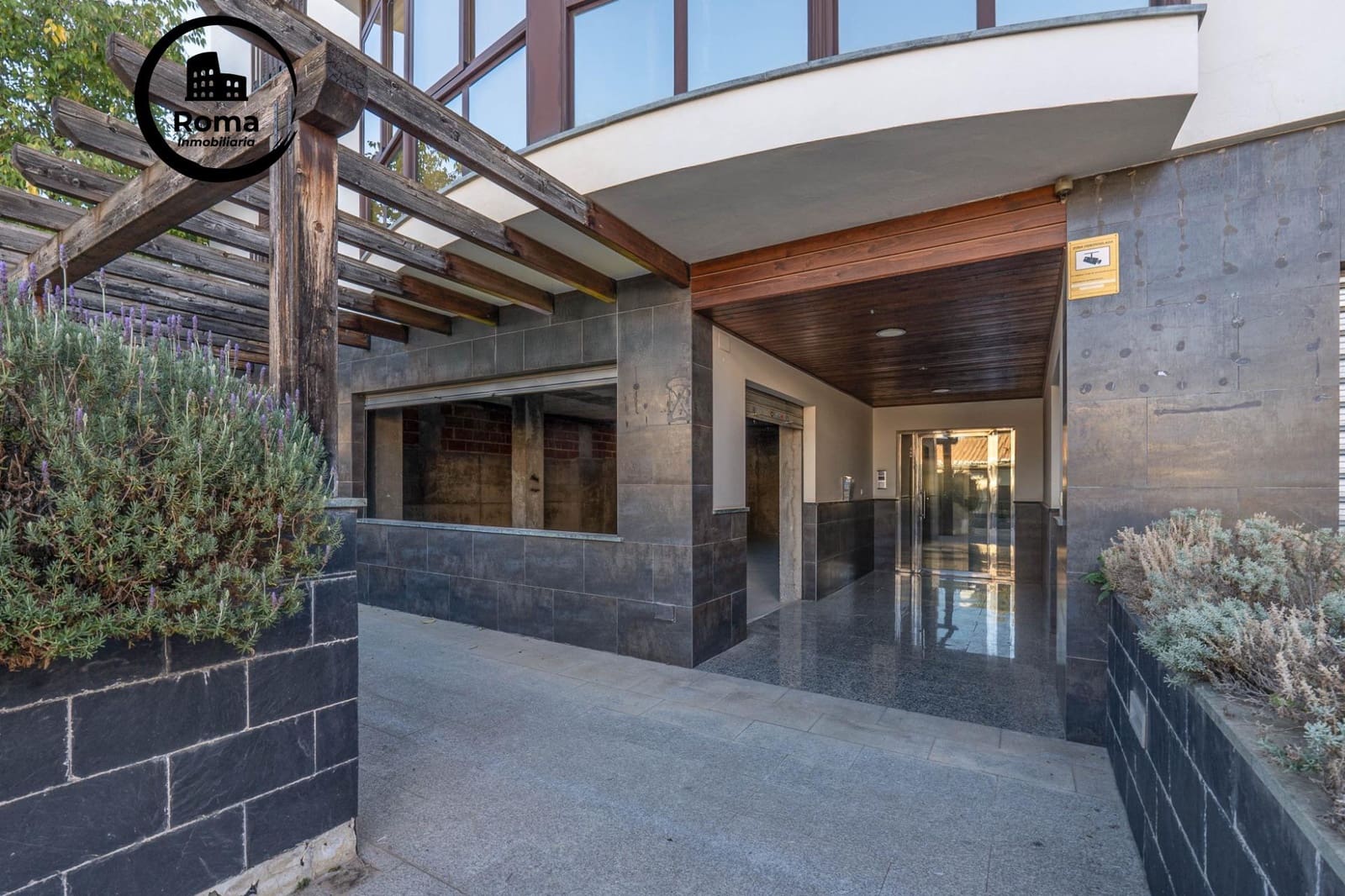 Kaupallinen myytävänä paikassa Cajar - 95 000 € (Ref: 9634452)