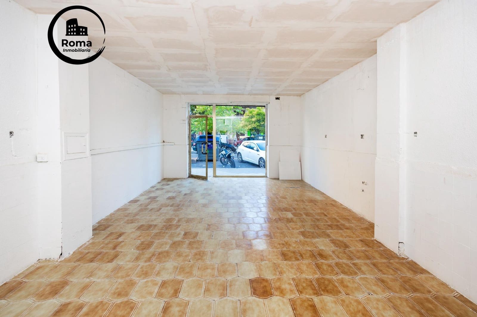 Commercial for sale in Granada city - € 95,000 (Ref: 9634453)