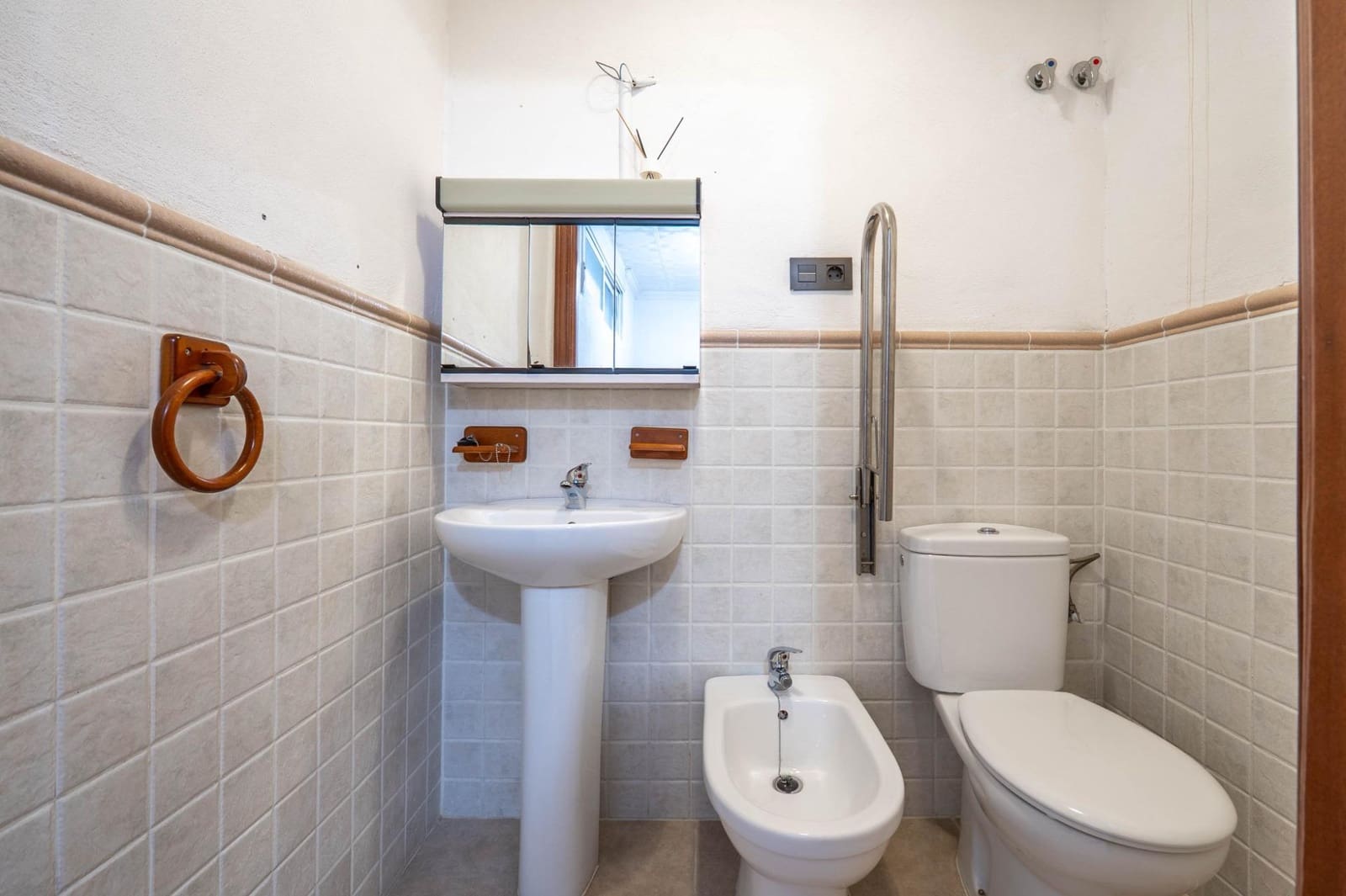 4 sypialnia Dom blizniak na sprzedaż w Huetor Vega z basenem - 315 000 € (Ref: 9634462)