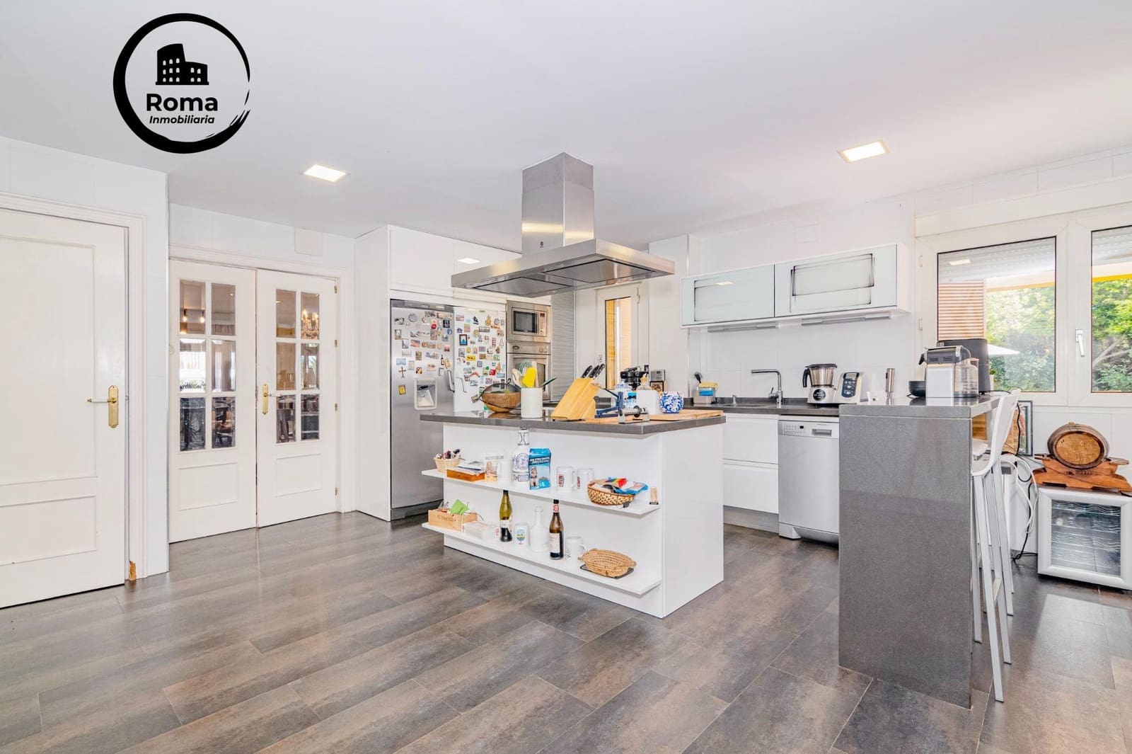 6 bedroom Villa for sale in Gojar with garage - € 480,000 (Ref: 9637734)