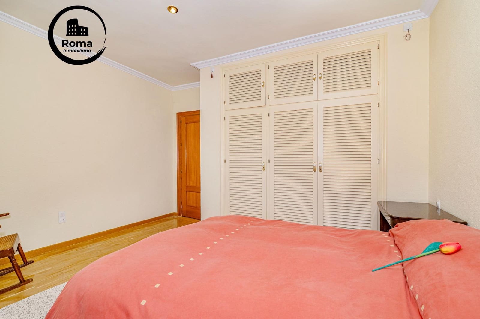 6 bedroom Villa for sale in Gojar with garage - € 480,000 (Ref: 9637734)