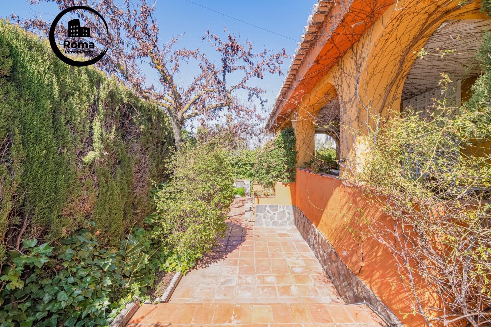 6 bedroom Villa for sale in Gojar with garage - € 480,000 (Ref: 9637734)