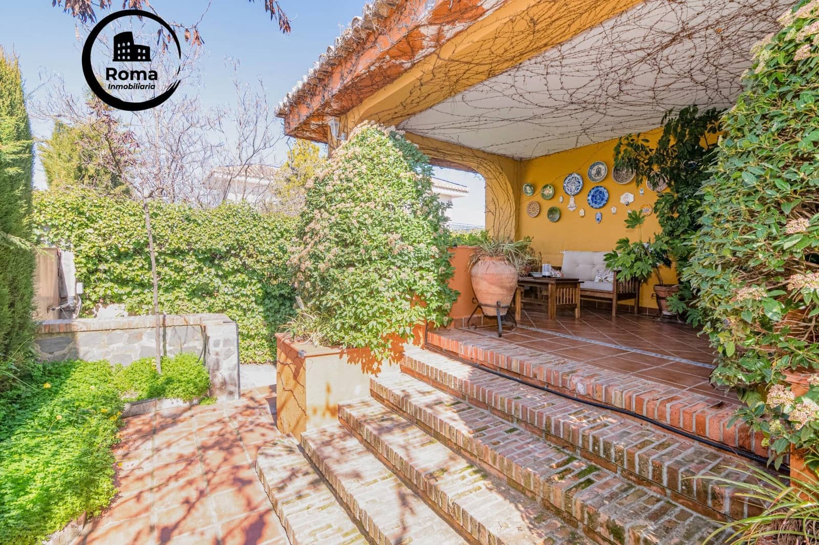 6 bedroom Villa for sale in Gojar with garage - € 480,000 (Ref: 9637734)