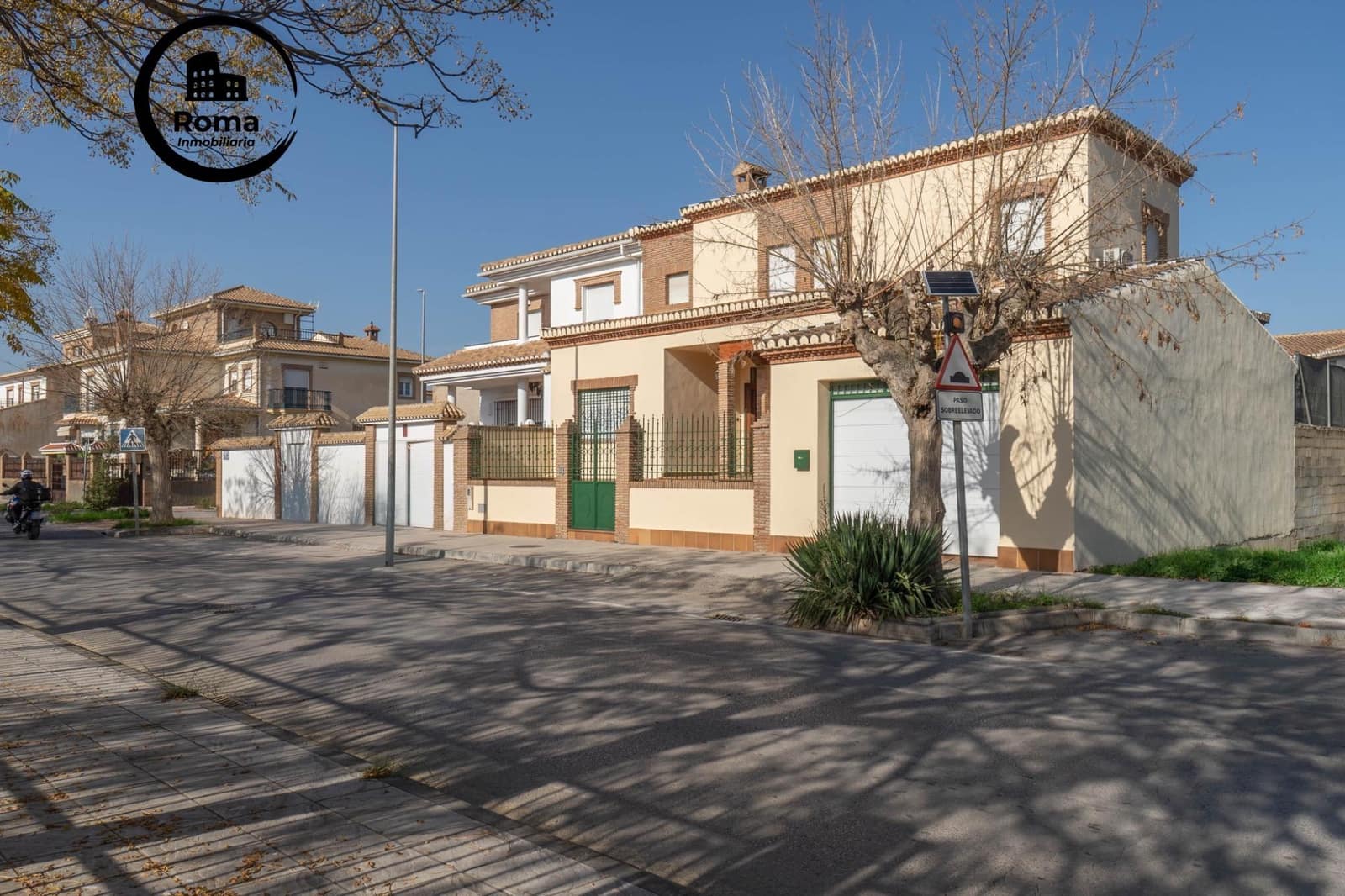 Chalet de 5 habitaciones en Santa Fe en venta con piscina garaje - 450.000 € (Ref: 9648323)