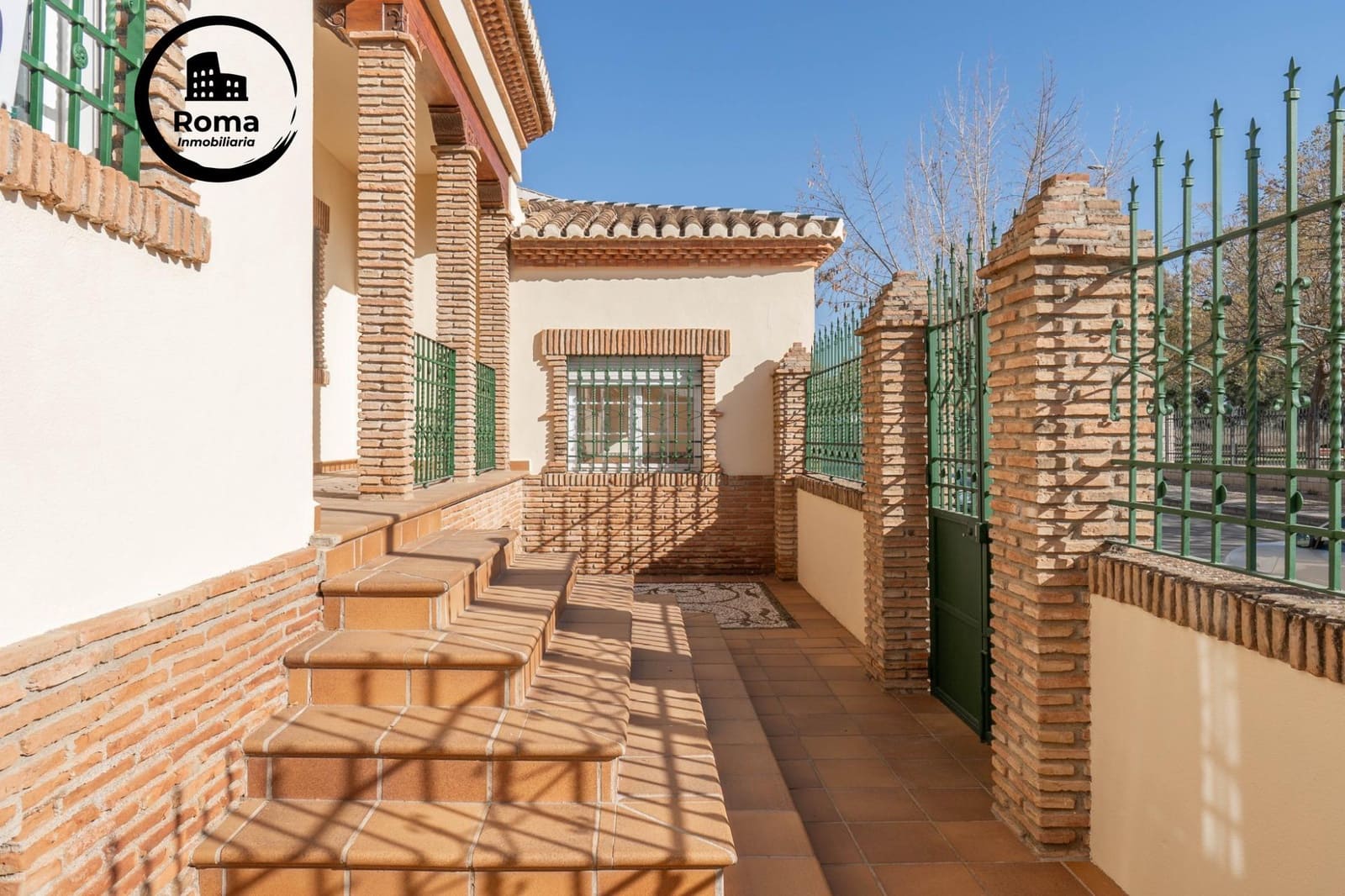 Chalet de 5 habitaciones en Santa Fe en venta con piscina garaje - 450.000 € (Ref: 9648323)