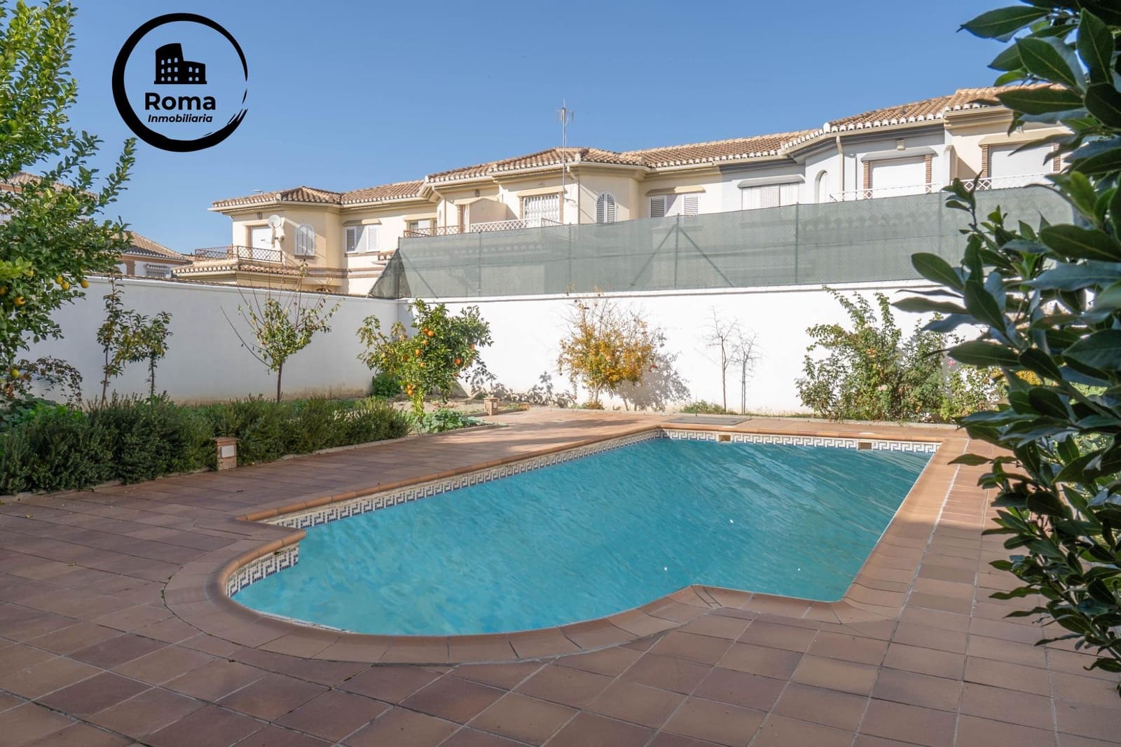 Chalet de 5 habitaciones en Santa Fe en venta con piscina garaje - 450.000 € (Ref: 9648323)