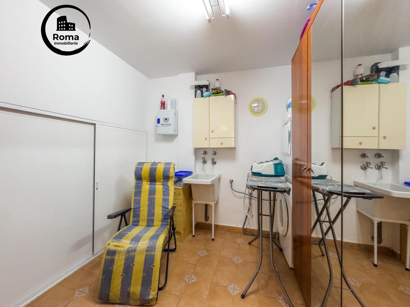 4 soverom Kjedet enebolig til salgs i Las Gabias med svømmebasseng garasje - € 385 000 (Ref: 9648332)