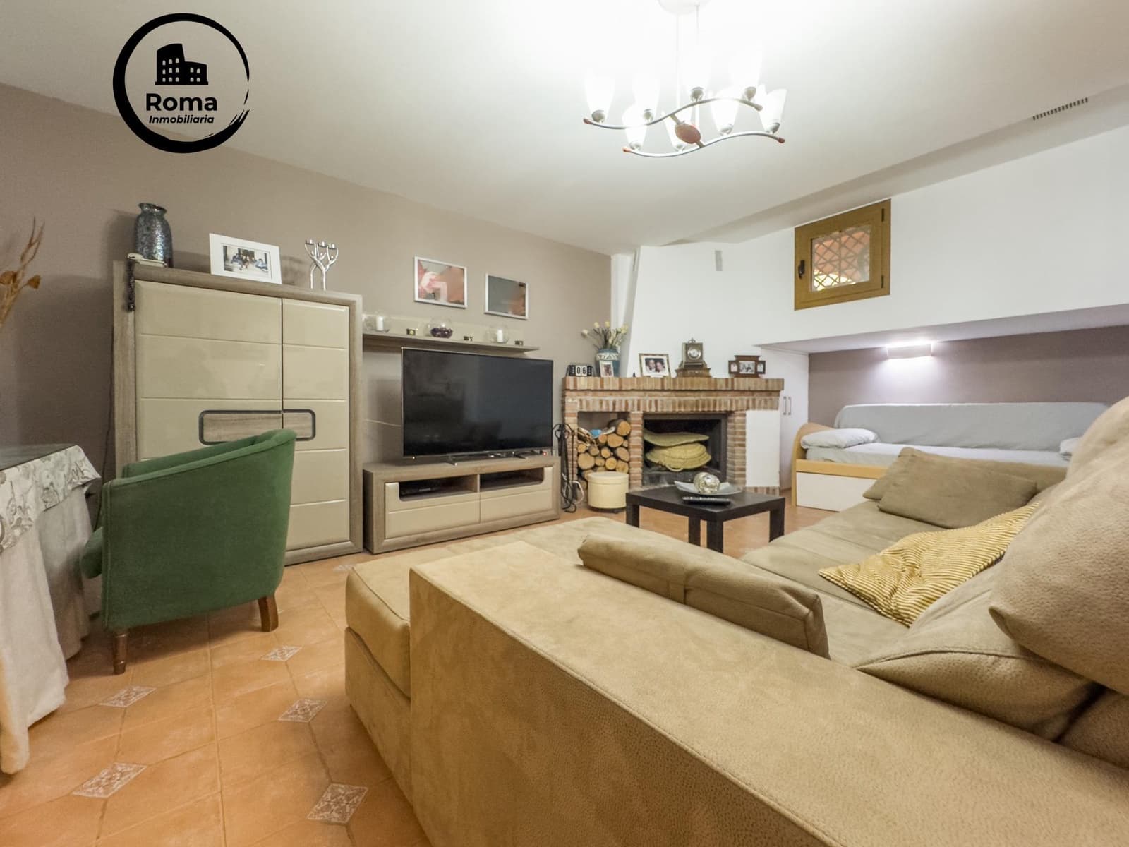 4 soverom Kjedet enebolig til salgs i Las Gabias med svømmebasseng garasje - € 385 000 (Ref: 9648333)